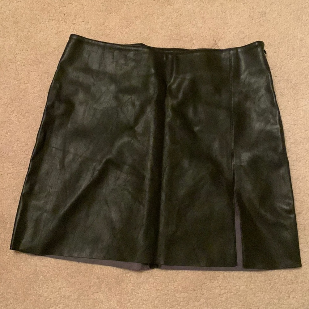 Abbelline Black Faux Leather Mini Skirt, Small
